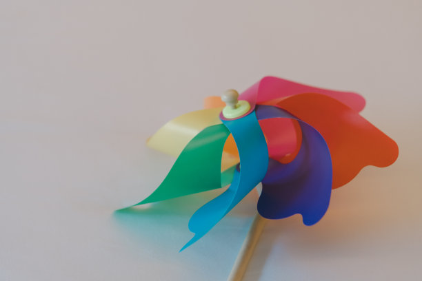 彩色玩具风力发电机图片下载