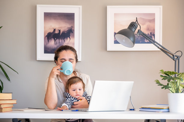 工作和陪孩子图片下载