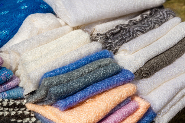 堆叠针织羊毛奥伦堡围巾。钩针模式。图片下载