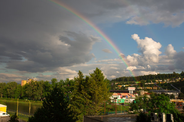 一半的彩虹图片下载