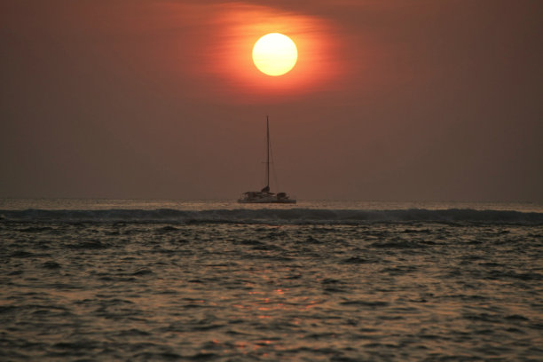 帆船和美丽的日落图片下载