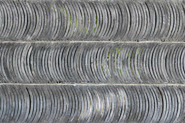 背景墙由中国传统瓷砖组成图片下载