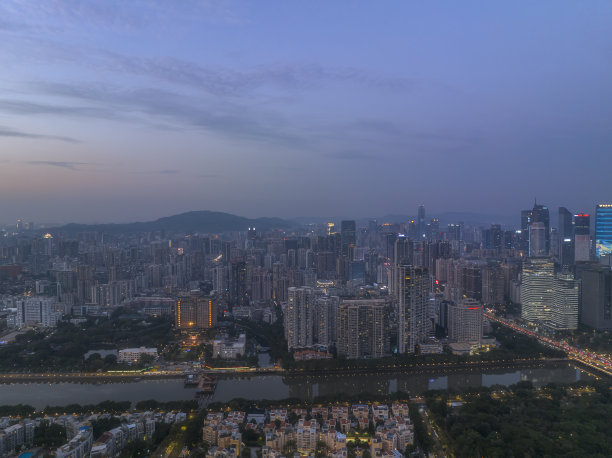 中国广州夜间全景天际线的航拍照片图片下载