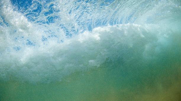 在破浪的背后图片下载