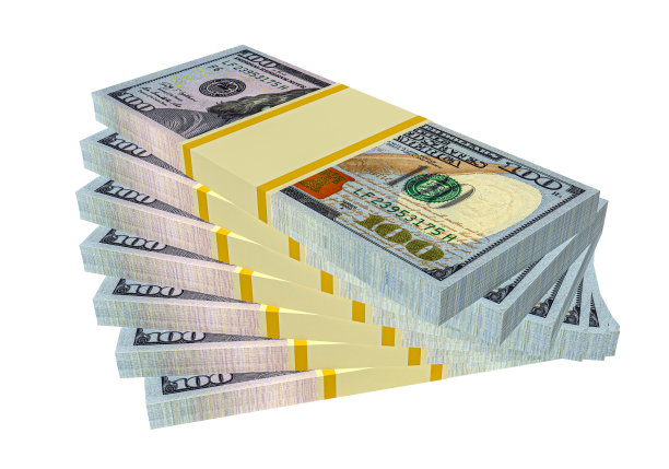 大笔的钱从孤立的白色背景的美元堆起来。美元金融概念图片下载