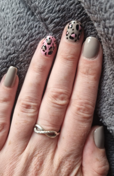 豹纹指甲设计图片下载