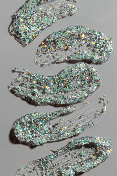 设置化妆品手表从透明凝胶与闪光。脸上，身上都是银光闪闪的。微光化妆啫喱适用于节日彩妆，灰色底色，产品质感唯美图片下载