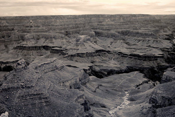 红外棕褐色调亚利桑那州大峡谷图片下载
