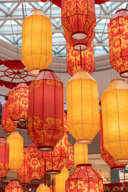 大红灯笼高高挂图片下载