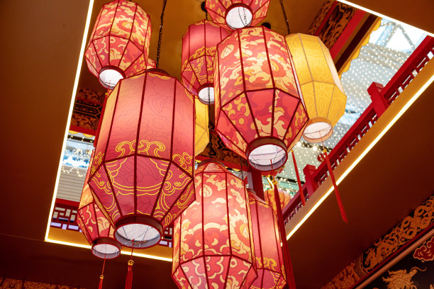 大红灯笼高高挂图片下载