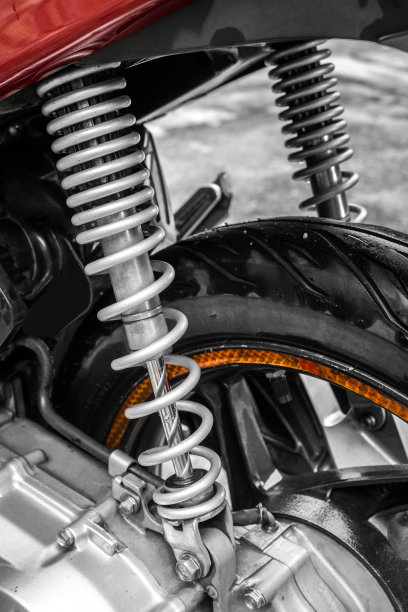 摩托车减震器及弹簧特写图片下载