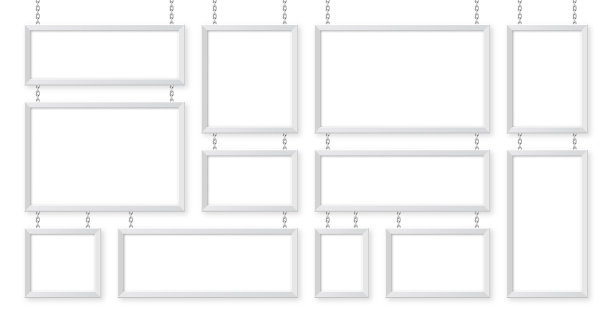 白色的招牌挂在金属链上。餐厅菜单板。现代海报模型。空白照片或相框。广告或展示板。街头标语。矢量图图片下载