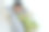 俯视图亚洲男孩微笑躺在床上在卧室在家里图片下载