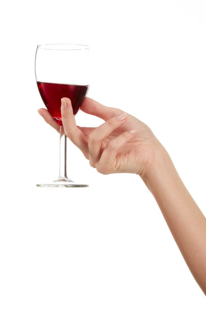 一杯红酒在女性手中图片下载