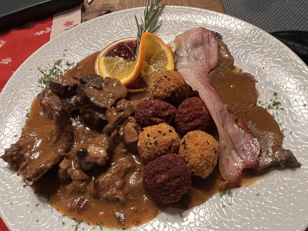 dumpling bread gravy deer bacon sausages Leberkäs potato rosemary cranberry orange in an Restaurant Tirol Austria near the Karwendel and Zillertal图片下载