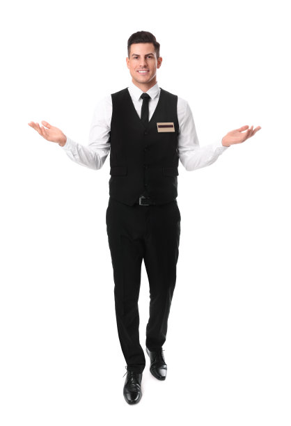 白色背景上穿着制服的快乐接待员的全身肖像图片下载