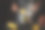 专业厨师煮玉米。特写镜头是厨师在餐厅厨房做饭时的手。免费广告位。图片下载