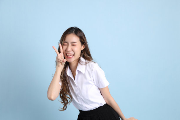 穿校服的女孩图片下载