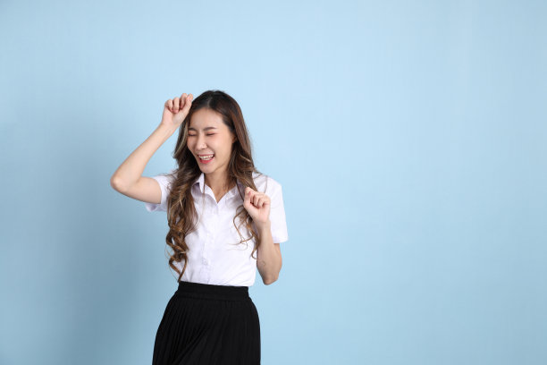 穿校服的女孩图片下载