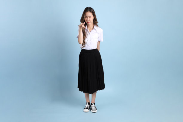 穿校服的女孩图片下载