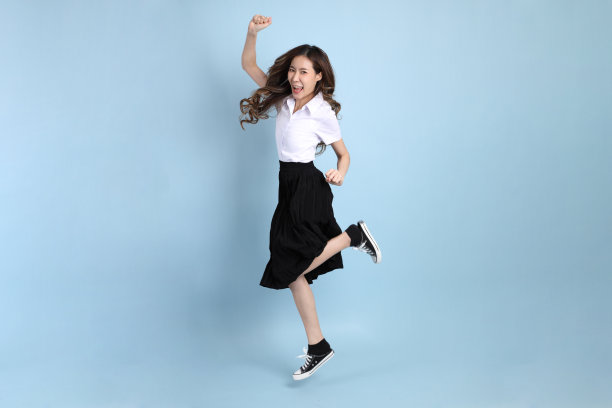 穿校服的女孩图片下载