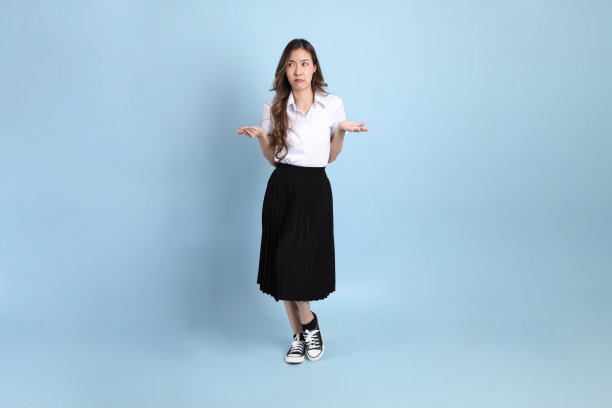 穿校服的女孩图片下载