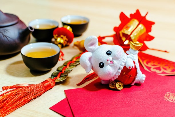 2023兔年新年快乐。兔子与红包图片下载