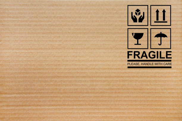 纸箱上的易碎符号图片下载