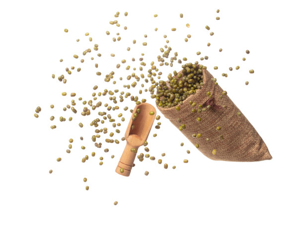 绿绿豆飞起来吐在麻袋里，绿绿豆飘起来爆炸，抽象的云飞起来。干绿绿豆在空气中飞溅。白色背景隔离高速快门，定格运动图片下载