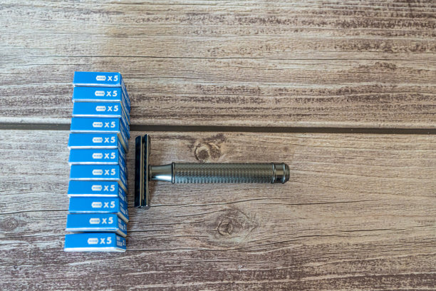 剃须棒和安全剃须刀包图片下载