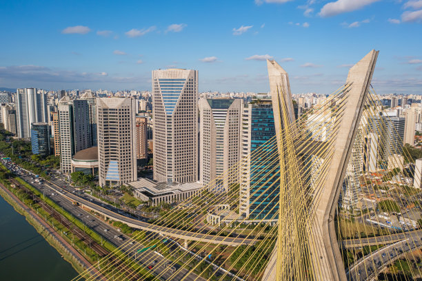 圣保罗Pinheiros大道桥的边缘图片下载