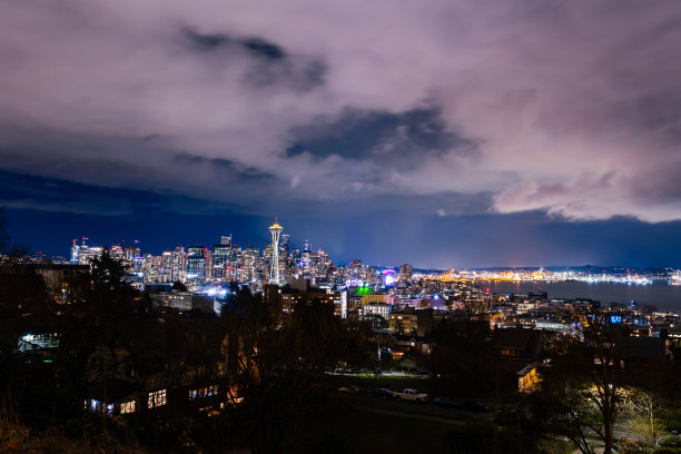 西雅图天际线华盛顿州的夜晚图片下载
