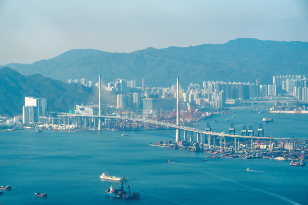 航拍香港市区建筑物的天际线图片下载