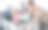 一群员工在办公室进行头脑风暴和团队合作。图片下载