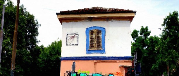 历史建筑正面的日晷图片下载