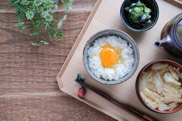 标准早餐米饭加鸡蛋图片下载