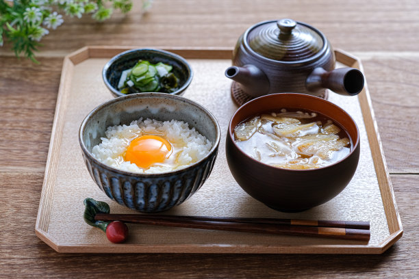 标准早餐米饭加鸡蛋图片下载