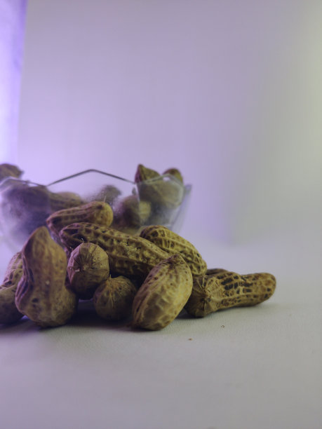 煮过的花生香甜可口，天然含盐图片下载