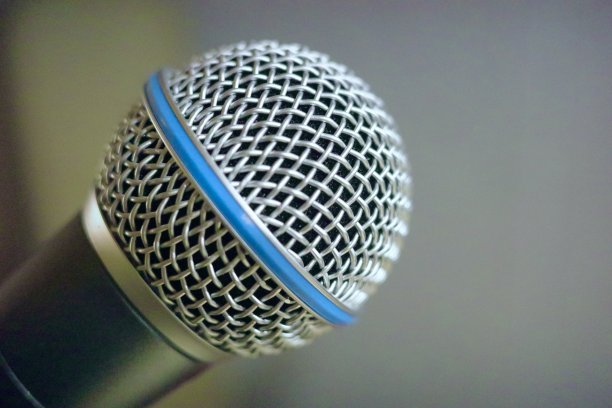 动态麦克风特写图片下载