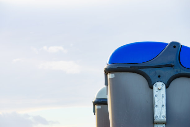 户外工业大垃圾桶图片下载