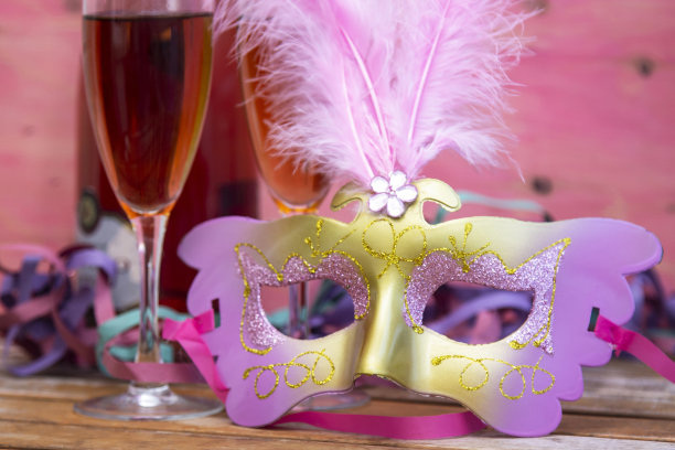 香槟酒杯和威尼斯面具图片下载