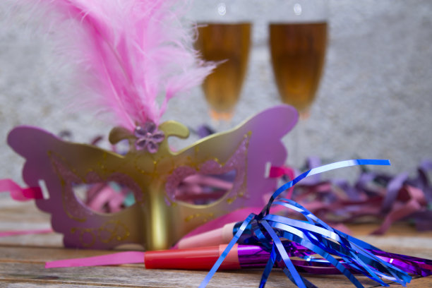 新年面具和香槟杯图片下载