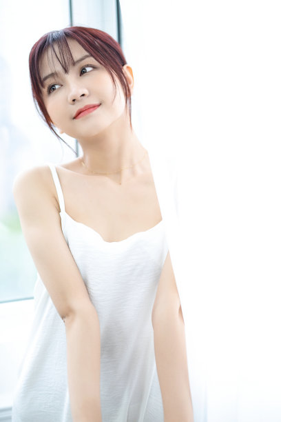 年轻亚洲女性早上在家的美丽形象图片下载