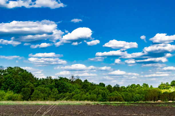 美丽的地平线风景在村庄草地上的颜色自然背景图片下载