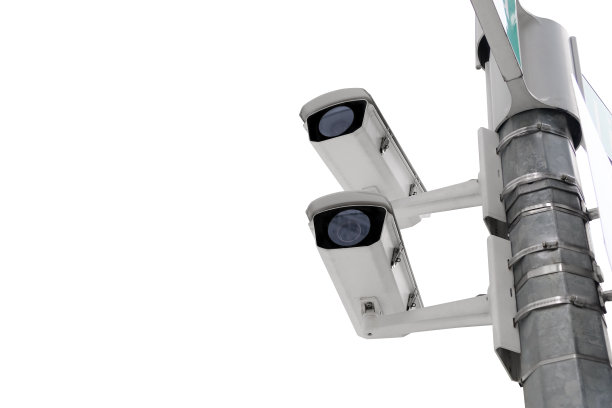 现代公共闭路电视摄像机杆隔离在白色背景。智能记录摄像头，全天候监控。监视的概念和监视的剪切路径复制空间。图片下载