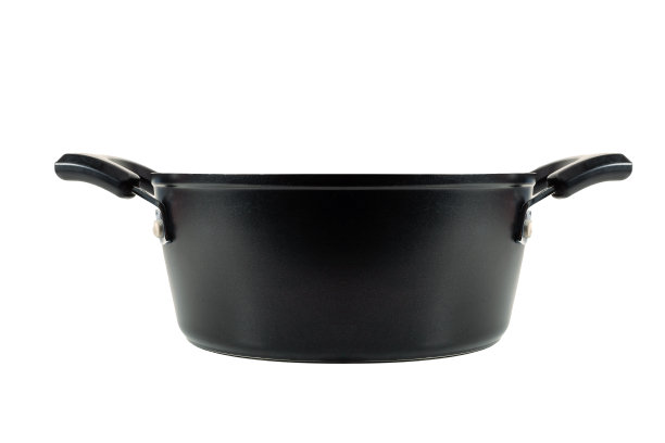 黑锅不粘锅孤立在白色背景上。图片下载