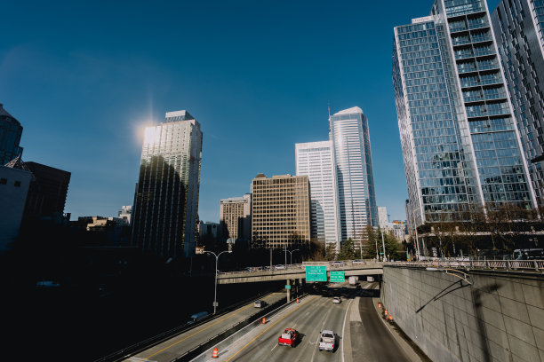 西雅图市区的天际线和州际高速公路图片下载