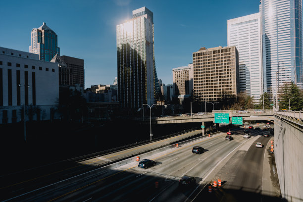 西雅图市区的天际线和州际高速公路图片下载