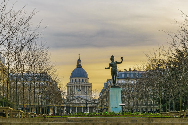 农牧神雕塑和万神殿纪念碑图片下载