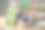 创业中小企业中小企业主男性企业家在收货箱上写地址并检查网上订单，装箱，在圣帕特里克节卖给客户，中小企业创业思路图片下载